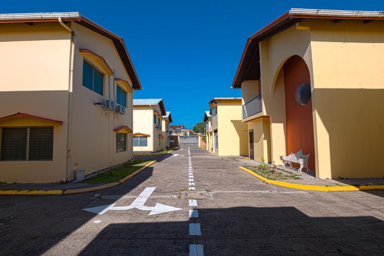 Villas Del Mar ลาเซย์บา ภายนอก รูปภาพ