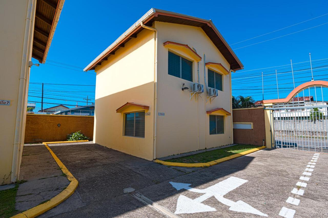 Villas Del Mar ลาเซย์บา ภายนอก รูปภาพ